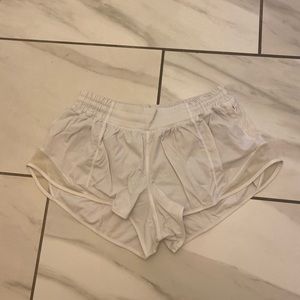 LuluLemon hotty hot 2.5’’ shorts